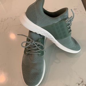 Lightweight sneakers